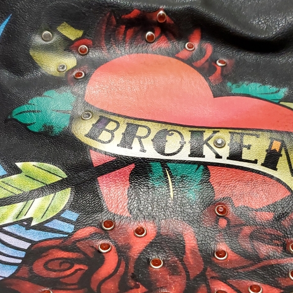 Gorgeous broken hearted leather bag - Picture 2 of 12